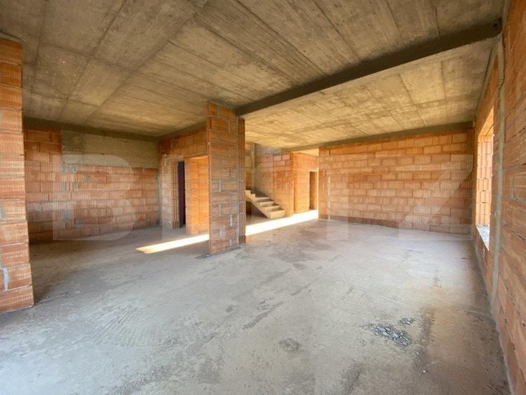 Casă individuală cu 5 camere cu Garaj în Feleacu