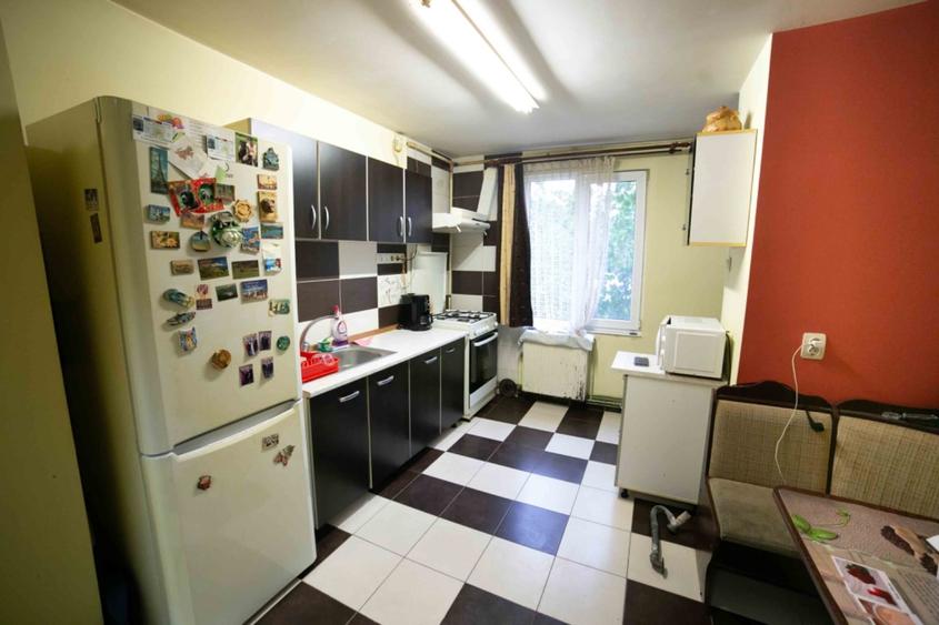 Apartament cu 3 camere decomandat în Craiter