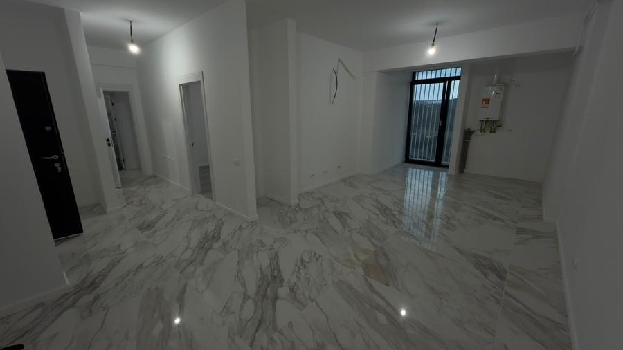 Apartament cu 3 camere semidecomandat în Florești