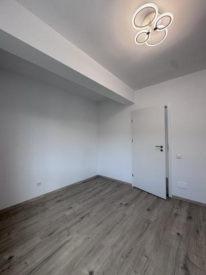 Apartament cu 5 camere semidecomandat în Central