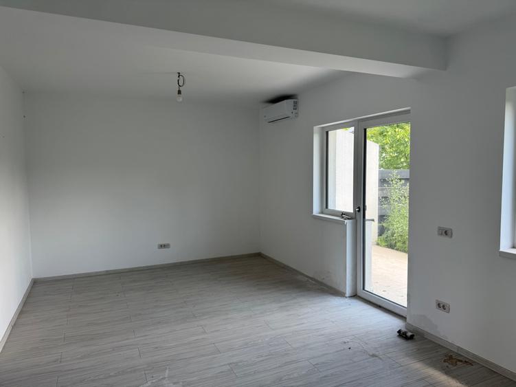 Duplex cu 4 camere cu Canalizare în Vișani