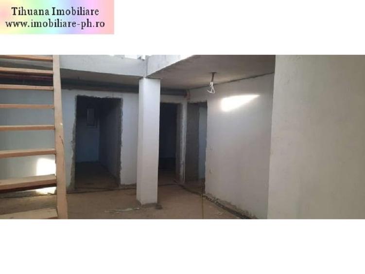 Casă individuală cu 12 camere cu Canalizare în Central
