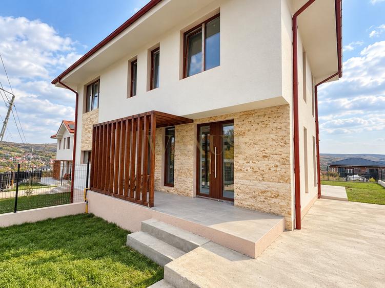 Duplex cu 4 camere cu Canalizare în Chinteni