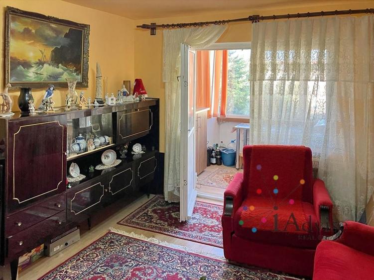 Apartament cu 2 camere decomandat în Tractorul
