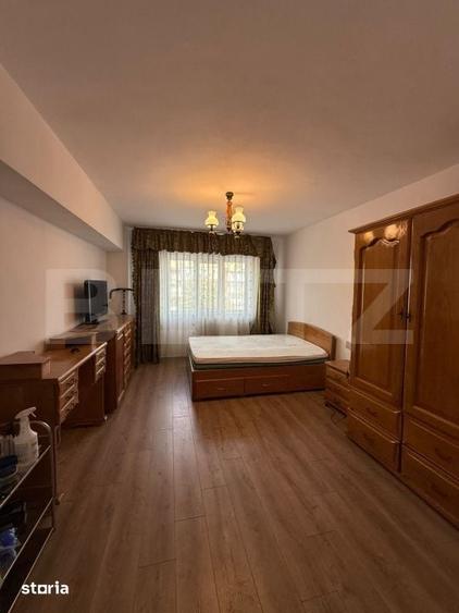 Apartament 3 camere, Decomandat, Zona Mall, Etajul 2 - 1