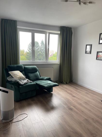Apartament cu 4 camere semidecomandat în Astra