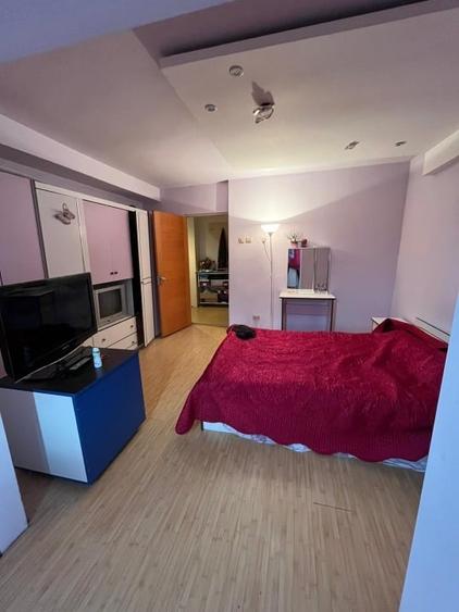 Apartament cu 4 camere decomandat, mobilat în Central