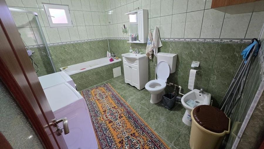 Casă cu 4 camere în Independența