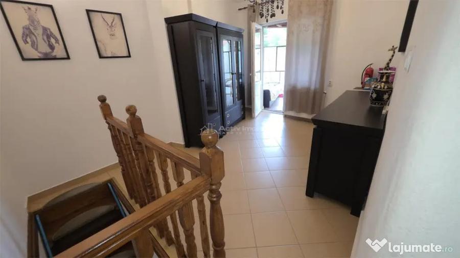 Casă cu 8 camere cu Teren 342 Mp în Central