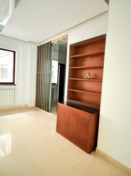 Apartament cu 4 camere decomandat în Magheru