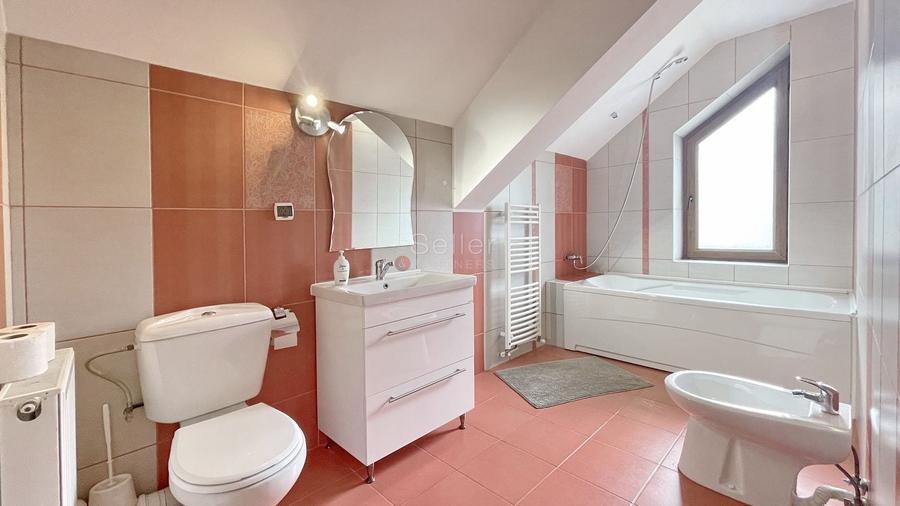 Casă individuală cu 6 camere cu Canalizare în Dâmbul Morii