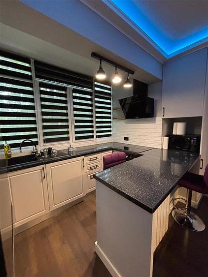 Apartament cu 3 camere decomandat, mobilat în Podu Roș