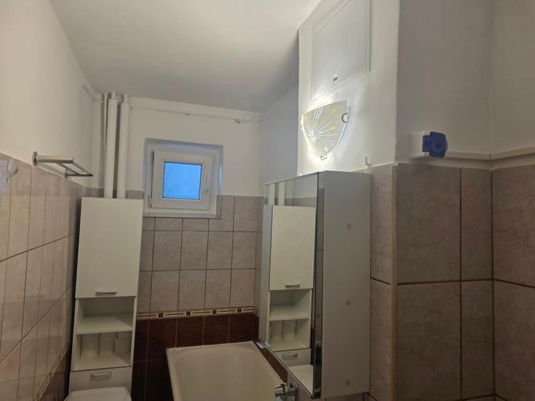 Apartament cu 3 camere semidecomandat, mobilat în Șagului