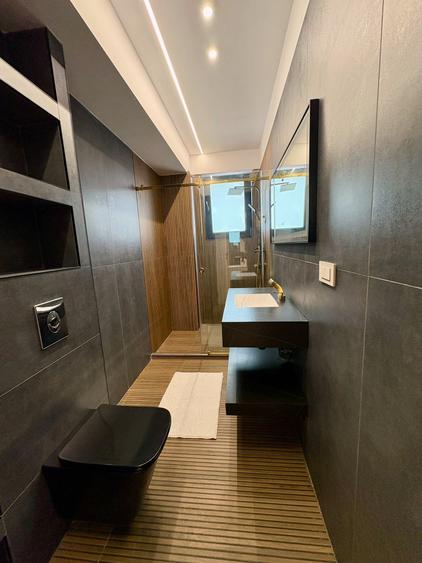 Penthouse cu 3 camere decomandat în Central