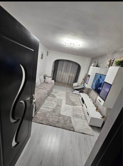 Apartament cu 3 camere decomandat în Alexandru cel Bun