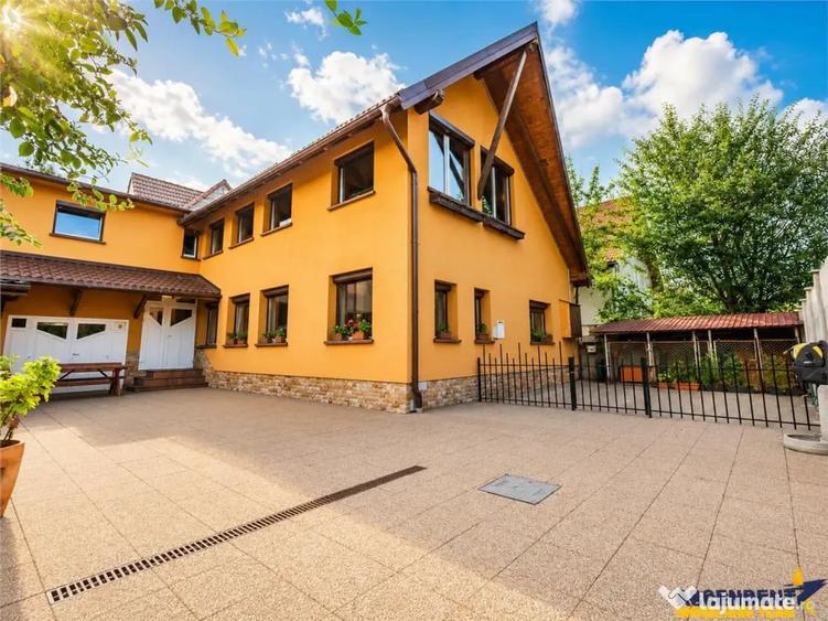 Casă cu 5 camere cu Teren 343 Mp în Florilor