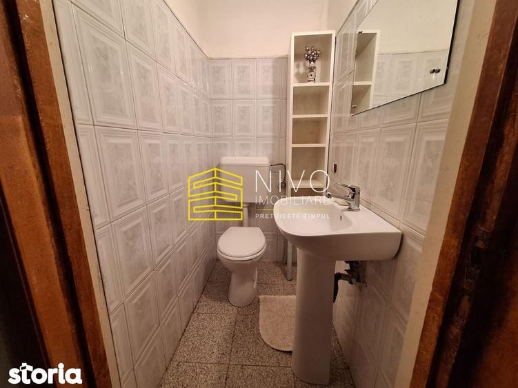 Casă cu 3 camere decomandat cu Canalizare în Central