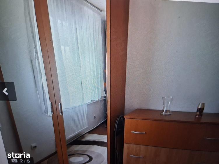 Garsonieră decomandată în Tei