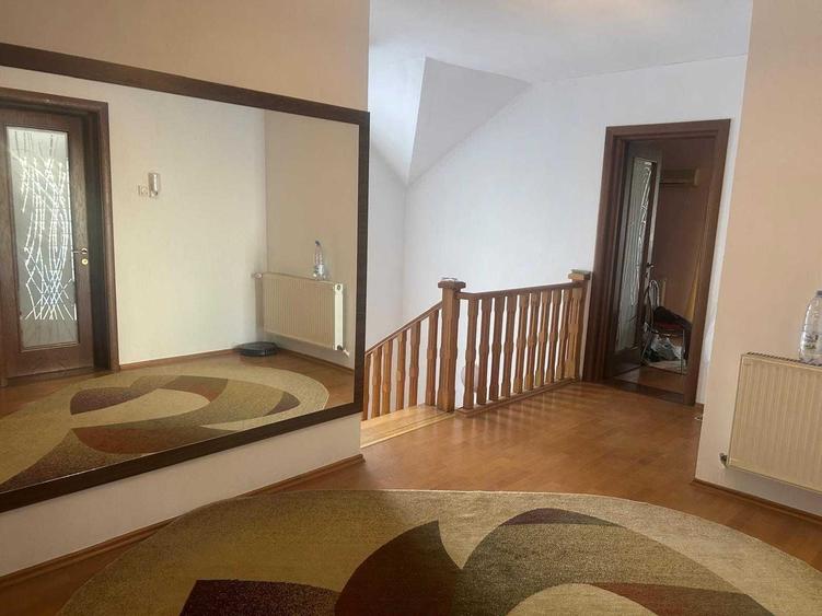 Casă cu 4 camere în Exterior Vest