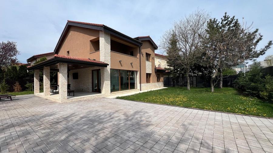 Casă individuală cu 5 camere cu Canalizare în Central