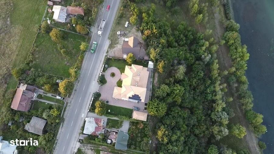 Casă cu 9 camere cu Teren 1850 Mp în Drajna