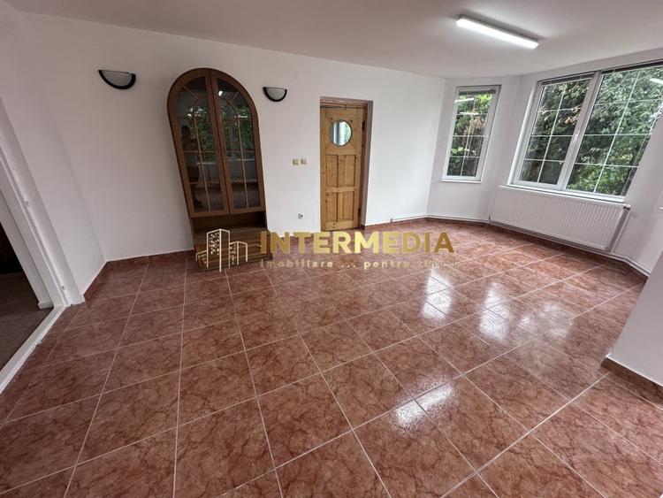 Casă individuală cu 4 camere cu Canalizare în Cetate
