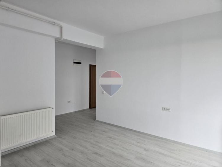 Apartament cu 3 camere semidecomandat în Vitan-Bârzești