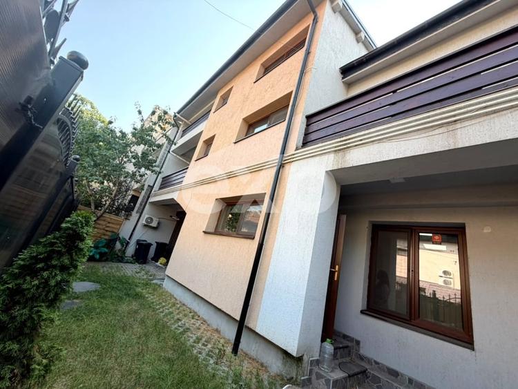 Casă individuală cu 7 camere cu Canalizare în Grozăvești