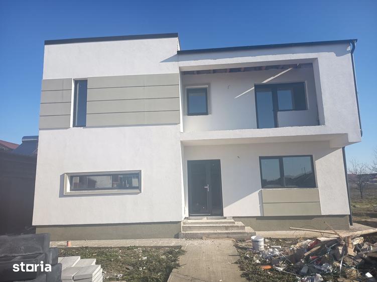Casă cu 5 camere cu Teren 330 Mp în Central