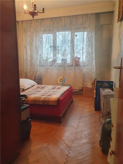 Apartament cu 4 camere decomandat în Central