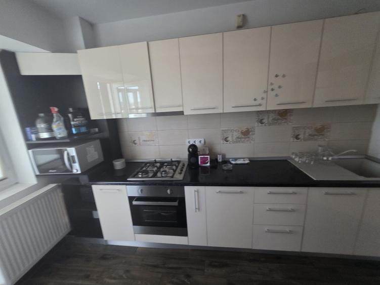 Apartament cu 2 camere decomandat în Priseaca
