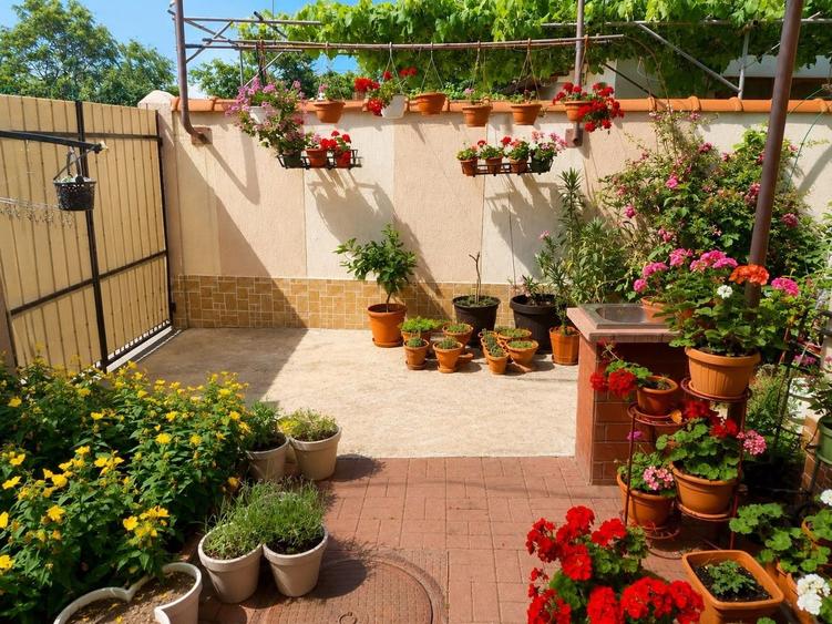 Casă individuală cu 3 camere cu Canalizare în Central