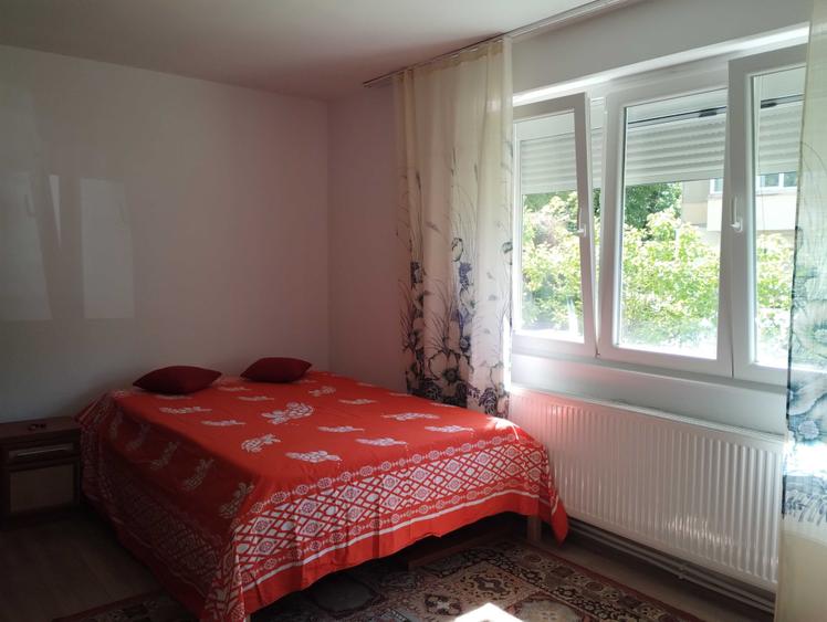 Apartament cu 3 camere semidecomandat în Central