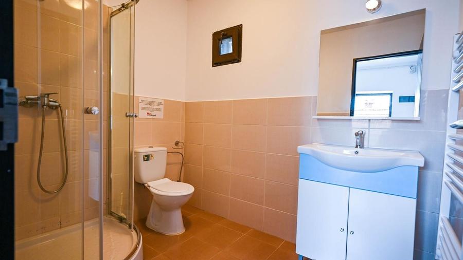 Casă individuală cu 10 camere cu Canalizare în Blumăna