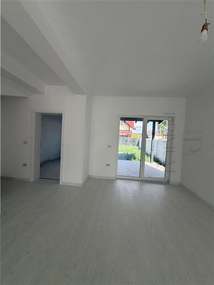 Duplex cu 4 camere cu Canalizare în Moșnița Nouă