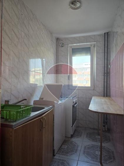 Apartament cu 2 camere semidecomandat, mobilat în Progresul