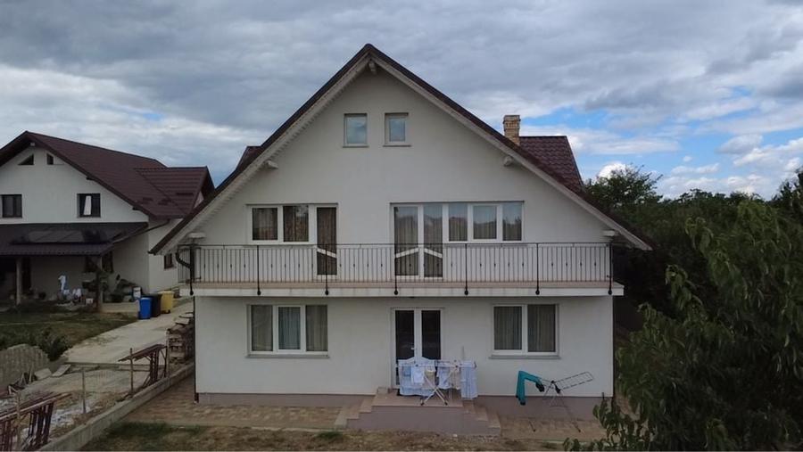 Casă cu 4 camere în Dumbrăveni