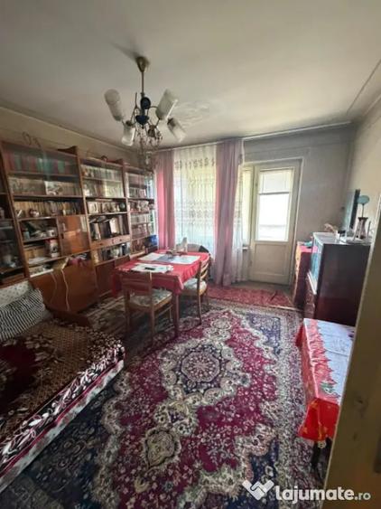 Apartament cu 3 camere decomandat în 1 Mai