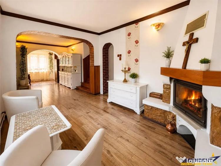 Casă cu 7 camere cu Teren 790 Mp în Central
