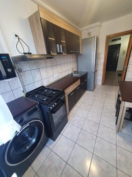 Apartament cu 3 camere decomandat, mobilat în Central