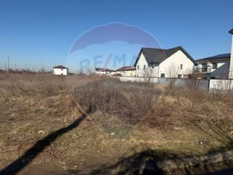 Teren Construcții intravilan de 3300 mp, în Odăi