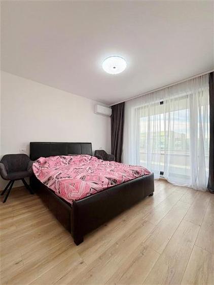 Penthouse cu 3 camere decomandat, mobilat în Tractorul