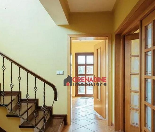Casă individuală cu 5 camere cu Garaj în Stupini
