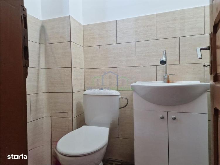 Casă cu 4 camere în Ungureni