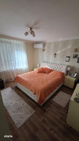 Casă cu 5 camere cu Teren 1300 Mp în Central