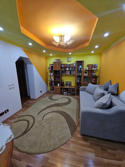 Apartament cu 4 camere decomandat în Central