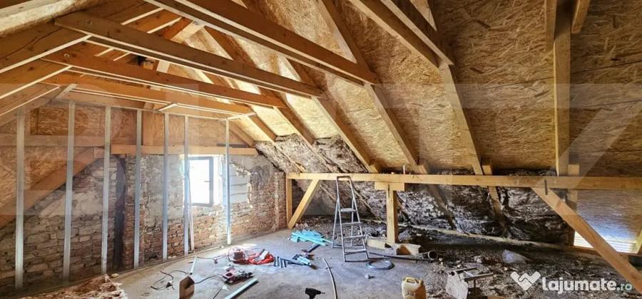 Casă cu 7 camere cu Teren 590 Mp în Semicentral