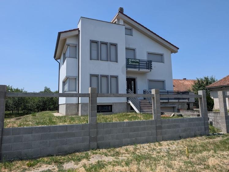 Casă cu 4 camere în Livada