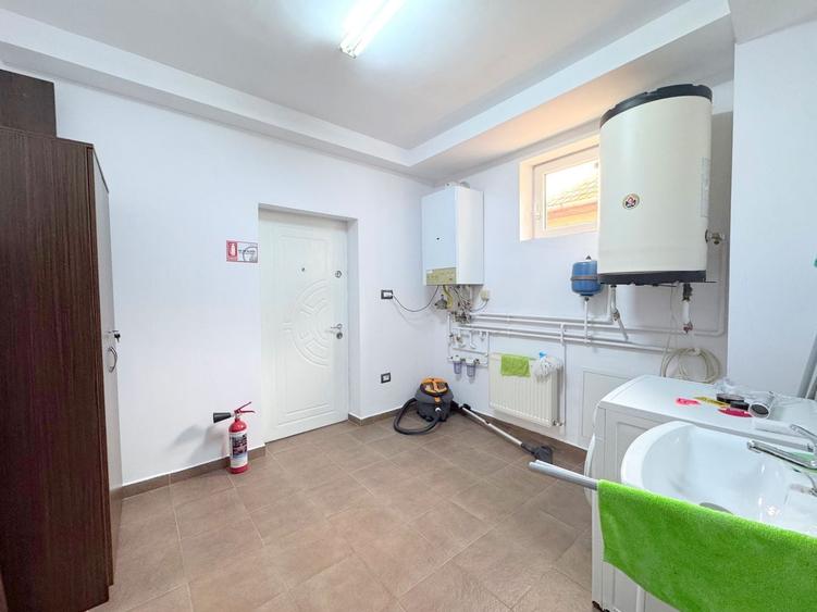 Casă individuală cu 5 camere cu Canalizare în Complex Studențesc
