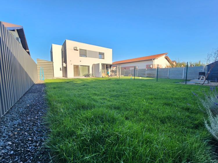 Duplex cu 4 camere cu Canalizare în Moșnița Veche